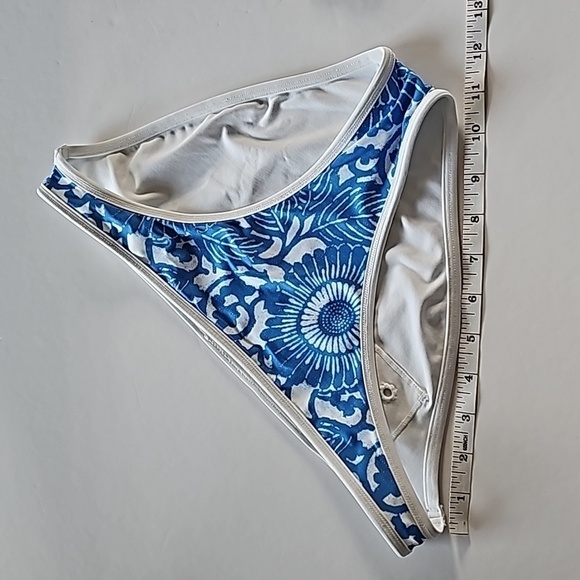 Lululemon Bikini Bottoms - Picture 7 of 7